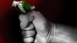 «Φοβάμαι για τη ζωή μου» είπε στο δικαστήριο η 49χρονη μητέρα που απειλεί να την σκοτώσει ο σύντροφος της