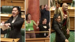 Νέα Ζηλανδία: Μαορί βουλευτές... χόρεψαν χάκα μέσα στο κοινοβούλιο 