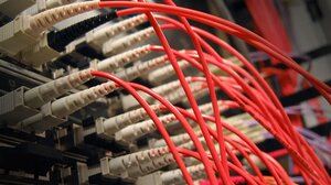 Οι οπτικές ίνες, οι ευθύνες και ο πολύτιμος χρόνος που τρέχει σαν… νερό!