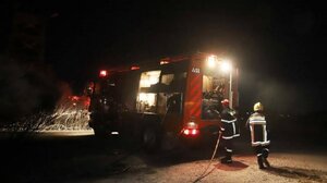 Μεγάλη φωτιά σε αγροτική αποθήκη στη Λιγόρτυνο