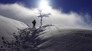 Θυελλώδεις άνεμοι στο Αιγαίο και χαμηλές θερμοκρασίες - Χιόνια στα ορεινά της Κρήτης