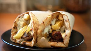 Ηράκλειο: Πόσο κοστίζει τελικά ένα σουβλάκι- Οι τιμές για το εθνικό μας fast food