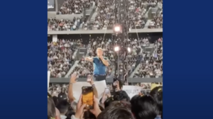 Ατύχημα ενώ έκανε live για τον Chris Martin