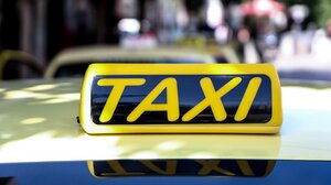 Μοσχάτο: Οδηγός ταξί άρπαξε το τηλέφωνο 46χρονης, τη χτύπησε με το αυτοκίνητο και έφυγε!