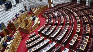 Βουλή: Ξεκίνησε η συζήτηση του νομοσχεδίου για τον κατώτατο μισθό - Αύριο η ψήφισή του