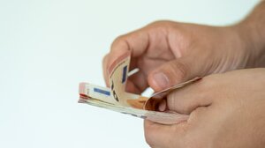 Ληξιπρόθεσμες οφειλές στην εφορία: Έρχεται η πάγια ρύθμιση για όσους οφείλουν πάνω από 50.000 ευρώ