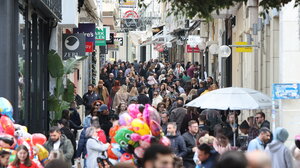 Σε ρυθμούς εορταστικού ωραρίου η Χριστουγεννιάτικη αγορά