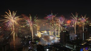 Ο πλανήτης υποδέχθηκε το 2025 με… χαρμολύπη