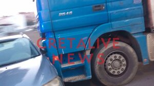 Τροχαίο στο Ηράκλειο - Αυτοκίνητο συγκρούστηκε με φορτηγό 