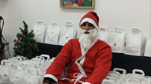 Ο Άγιος Βασίλης μοίρασε δώρα στις φυλακές Νεάπολης