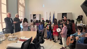 Χριστουγεννιάτικες ευχές από σχολεία και φορείς στον Καλοκαιρινό