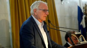 Κώστας Χαρδαβέλλας: Η απώλεια της μητέρας του, η μάχη με τον καρκίνο και «το ζεϊμπέκικο του νικητή»