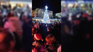 Φωταγωγήθηκε το Χριστουγεννιάτικο δέντρο στον Άγιο Νικόλαο