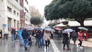 Από αύριο ξανά ανοιχτή η αγορά - Τα βλέμματα στα ... δώρα του Άγιου Βασίλη