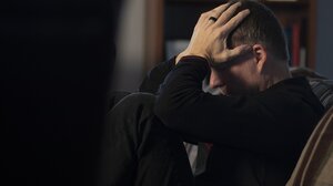 Του πέταξε το κινητό στο μάτι, μπροστά στα τρία τους παιδιά!