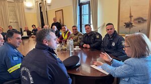 Στους δρόμους βγήκαν αστυνομικοί, λιμενικοί, πυροσβέστες και ειδικοί φρουροί