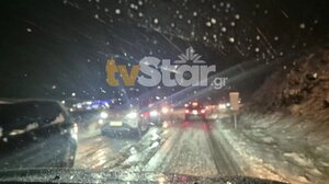 Αράχωβα: Οχήματα χωρίς αντιολισθητικές αλυσίδες «κόλλησαν» στο χιόνι