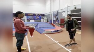 Πόσα μπαλάκια χωράει ο σκούφος του Άι Βασίλη; Καραλής και Τεντόγλου απαντούν!