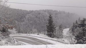 "Ντύθηκαν" στα λευκά τα ορεινά της Φθιώτιδας