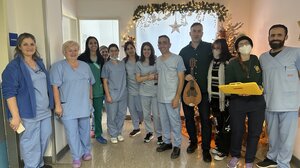 Οι εργαζόμενοι στο ΠΑΓΝΗ αντάλλαξαν ευχές με τους συναδέλφους τους και τους ασθενείς