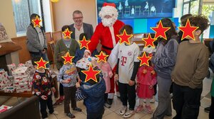 Χαμόγελα, δώρα κι ευχές στη γιορτή για τα παιδιά των δημοσιογράφων