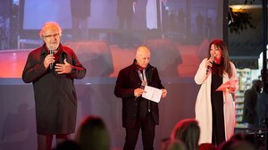 Στο πνεύμα των Χριστουγέννων και η Σητεία - Φωταγωγήθηκε το Χριστουγεννιάτικο δέντρο