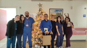 Δώρα και ευχές σε εργαζόμενους και ασθενείς από τη Διοίκηση του Σωματείου Εργαζομένων ΠΑΓΝΗ