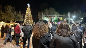 Ηράκλειο: Πλήθος κόσμου στο κέντρο για την υποδοχή του νέου έτους - Δείτε βίντεο