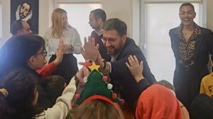 Τα κάλαντα είπαν στο Δήμαρχο Μαλεβιζίου, μαθητές δημοτικών σχολείων