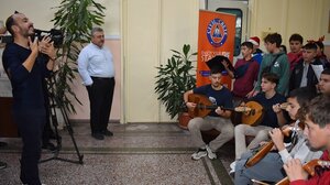 Έψαλλαν τα κάλαντα συνοδεία μουσικών οργάνων, στον Αντιπεριφερειάρχη Χανίων 