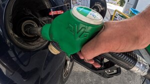 Πρατήρια καυσίμων: Αυστηρές κυρώσεις και πρόστιμα έως 150.000 ευρώ για λαθρεμπόριο και φοροδιαφυγή