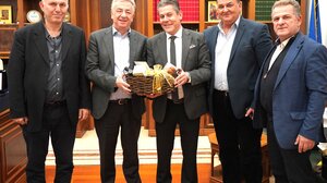 Επίσκεψη της Δ.Ε.Ε.Π. Ηρακλείου στην Περιφέρεια για τις ευχές των Χριστουγέννων