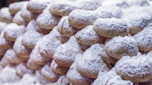 Κουραμπιέδες με φιστίκι Αιγίνης