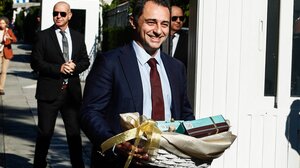 Ο Μάξιμος στο Μαξίμου και τα ανάρπαστα κρητικά καλιτσούνια