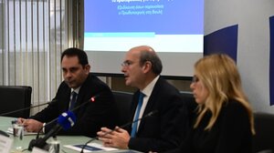 Τα μέτρα για τις τράπεζες – Χατζηδάκης: Από τα μέσα Ιανουαρίου σε ισχύ