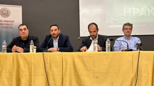 Πλήθος κόσμου στην εκδήλωση του ΠΑΣΟΚ με τον Ν. Μήλη