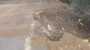 Προσοχή στον δρόμο έξω από τον Τσούτσουρα - Υποχώρησε το οδόστρωμα