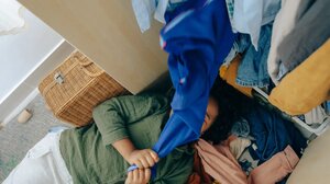 Ηράκλειο: Πώς "ξετρύπωσαν" τον 39χρονο από την ντουλάπα της γειτόνισσας - Τον "έκαψε" το πόδι