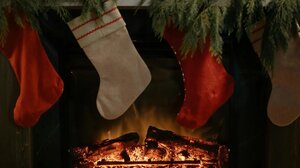 Γιατί βάζουμε κάλτσες στο τζάκι; Πώς προέκυψε το έθιμο