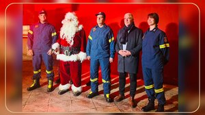 Ο Άγιος Βασίλης ... σκαρφάλωσε στην Παιδιατρική Κλινική!