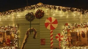 Ζεστά ιγκλού και πολύχρωμα σπιτάκια περιμένουν τον Αϊ-Βασίλη στην Ακρόπολη των Σερρών