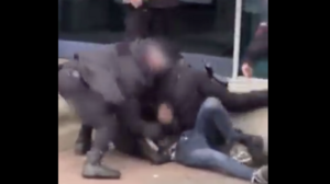 Μάντσεστερ: Άντρας ξυλοκοπήθηκε άγρια κατά τη σύλληψή του 