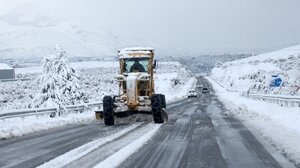 Νέα επιδείνωση του καιρού με χιόνια στα ορεινά, κρύο και τοπικές καταιγίδες