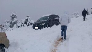 Όλυμπος: Οικογένειες “κόλλησαν” σε καταφύγιο λόγω του χιονιά