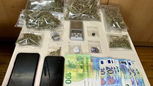 Τους σταμάτησαν για έλεγχο και βρήκαν την κάνναβη