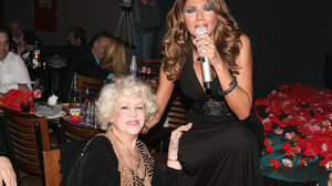 «Να με κοιμίζεις στην αγκαλιά σου χαϊδεύοντάς μου τα μαλλιά»: Το «αντίο» της Αγγελικής Ηλιάδη στην Καίτη Γκρέυ