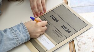 Συνταξιούχος καθηγητής Πληροφορικής προετοιμάζει μαθητές για τις Πανελλαδικές, αφιλοκερδώς