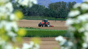 Υπεγράφη το πρόγραμμα για τη μεταποίηση, εμπορία και ανάπτυξη γεωργικών προϊόντων 