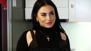 Δήμητρα Αλεξανδράκη: «Δεν αναγνώριζα τον εαυτό μου, είχε γίνει ενιαίος ο λαιμός μαζί με το κεφάλι μου»