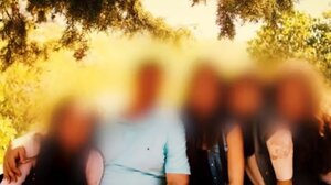 Άλιμος: Φωτογραφίες με γυμνές ανήλικες στο λάπτοπ του καθηγητή που κατηγορείται για ασέλγεια